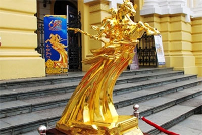 Awarding 60 Saint Giong statues